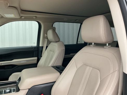 Used 2023 Ford Expedition Limited AWD/4WD image 9