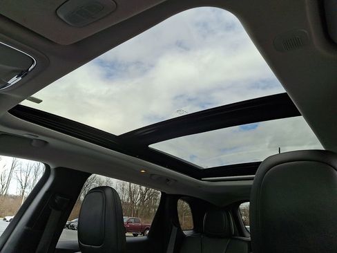 Used 2022 Jeep Cherokee Latitude Lux w/ Sun & Sound Group image 14