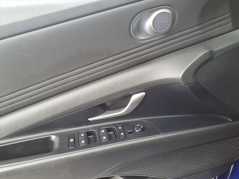 Used 2025 Hyundai Elantra SEL image 14