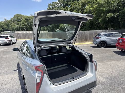 Used 2016 Toyota Prius Three Touring FWD image 28