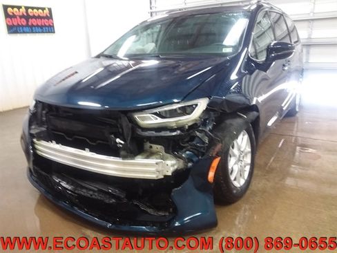 Used 2021 Chrysler Pacifica Touring-L image 1