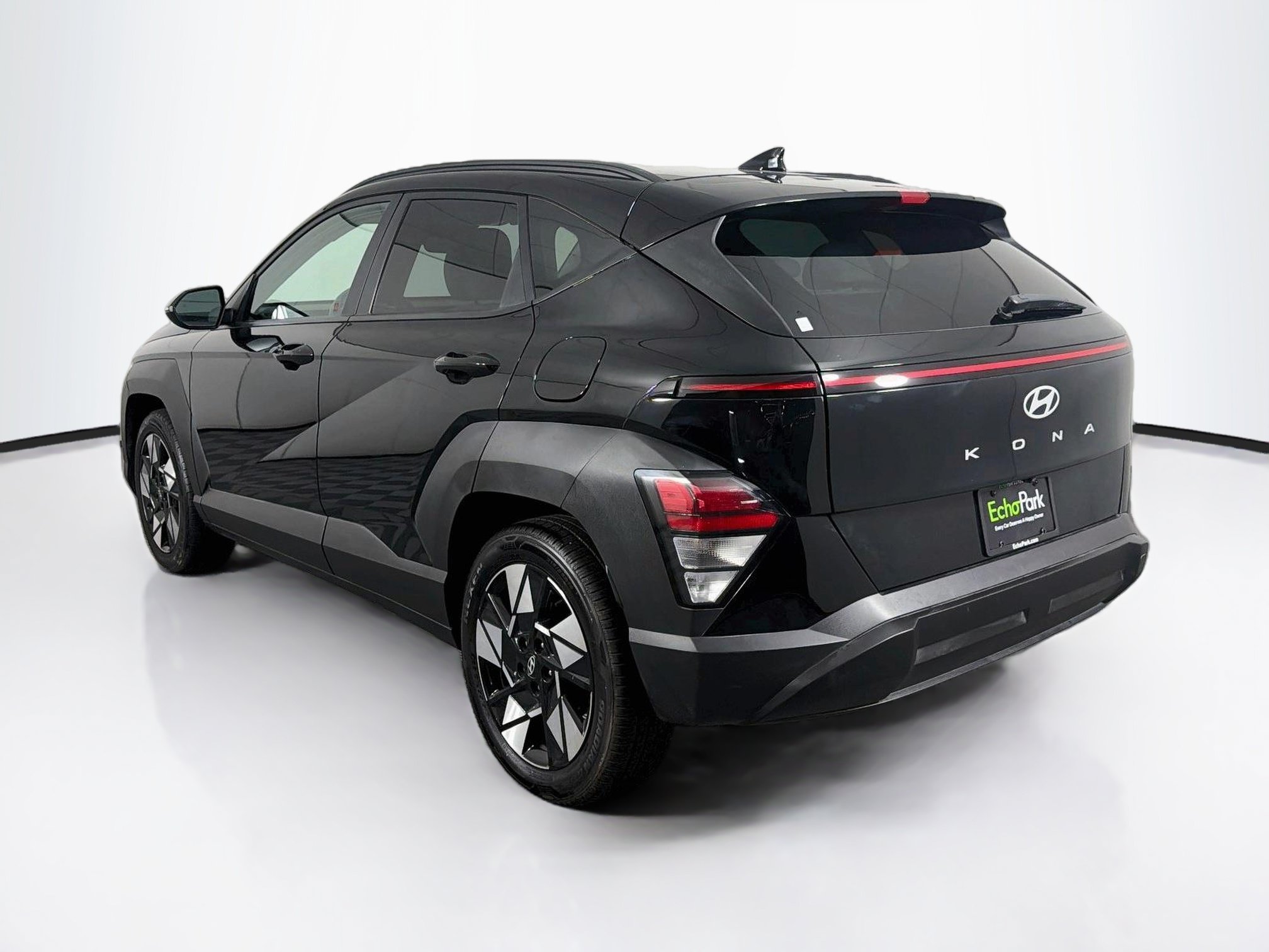 Used 2025 Hyundai Kona SEL FWD image 5