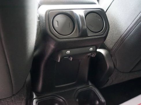 Used 2018 Jeep Wrangler Unlimited Sport S AWD/4WD image 9
