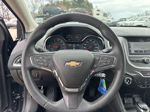 Used 2016 Chevrolet Cruze LT image 18