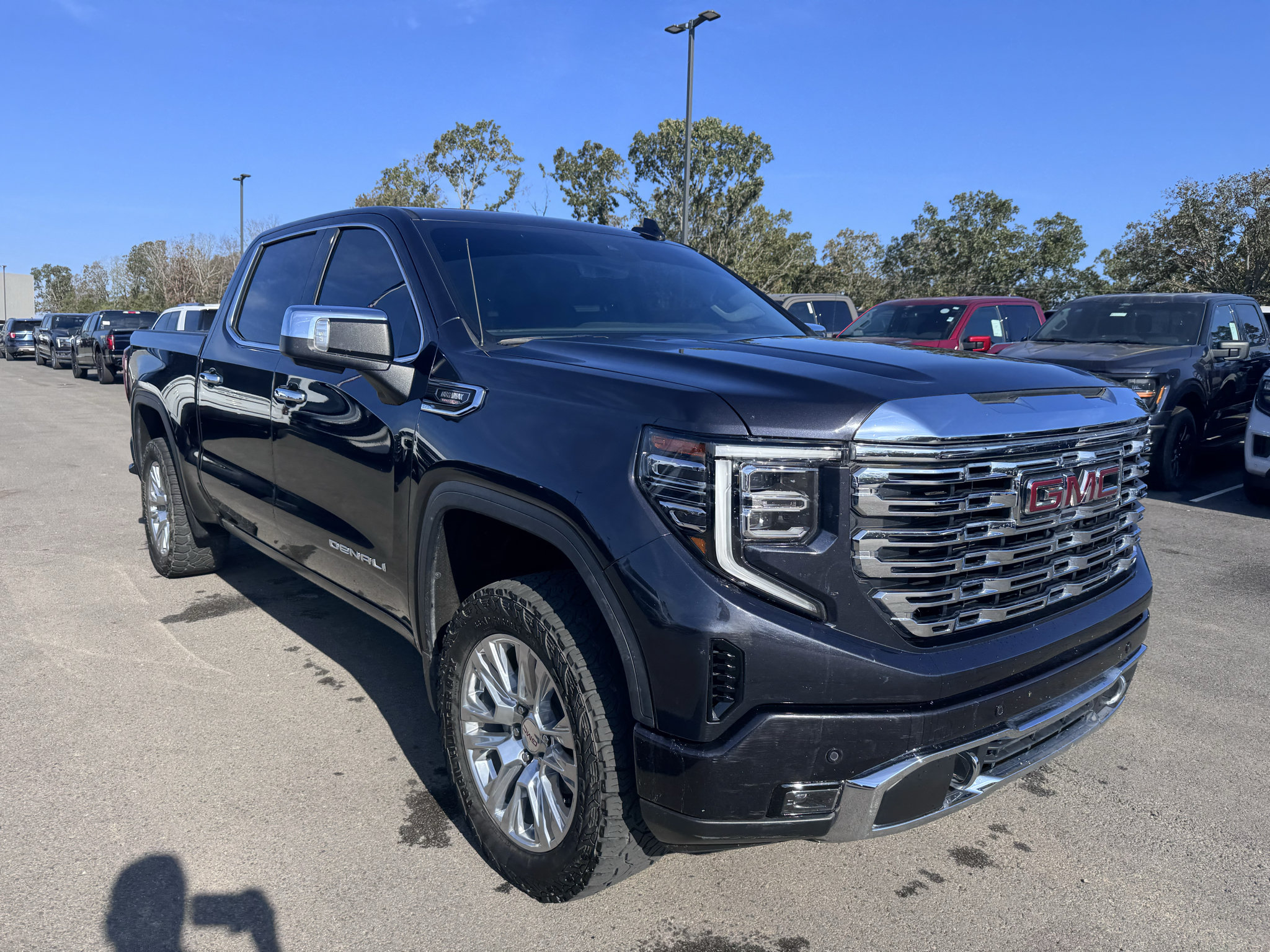 Used 2025 GMC Sierra 1500 Denali w/ Technology Package AWD/4WD image 4