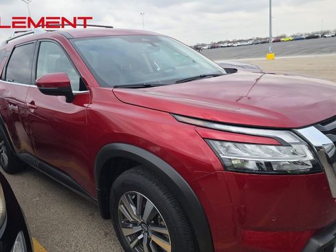 Used 2024 Nissan Pathfinder SL image 3