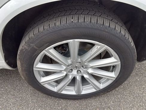 Used 2016 Volvo XC90 T8 Momentum w/ Vision Package image 9