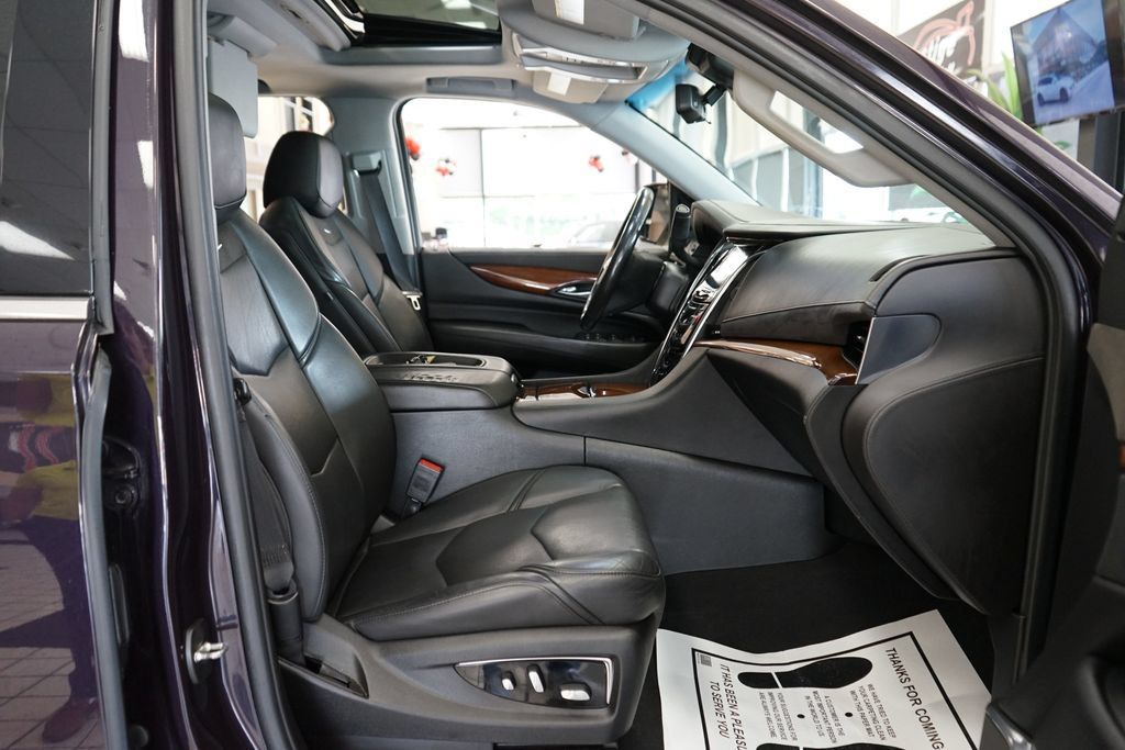 Used 2018 Cadillac Escalade Luxury AWD/4WD image 49
