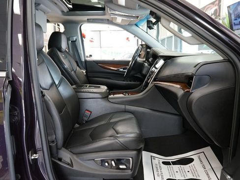 Used 2018 Cadillac Escalade Luxury AWD/4WD image 49