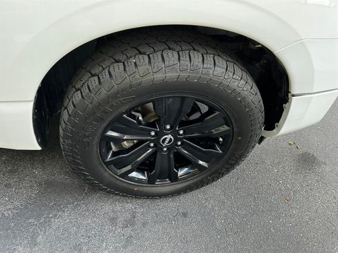 Used 2023 Nissan Titan SV w/ SV Convenience Package AWD/4WD image 12