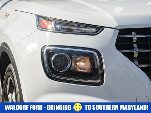 Used 2024 Hyundai Venue SEL image 11
