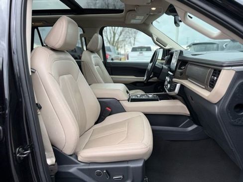 Certified 2024 Ford Expedition Limited image 18