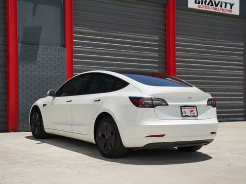 Used 2022 Tesla Model 3 Standard Range RWD image 9