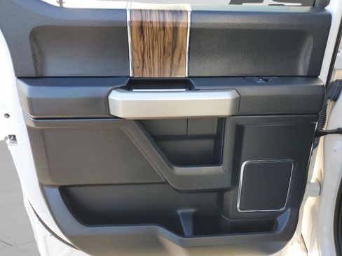 Used 2019 Ford F150 Lariat w/ Equipment Group 502A Luxury image 17