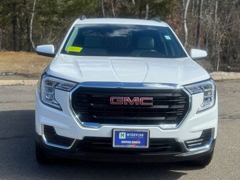 Used 2023 GMC Terrain SLE w/ Driver Convenience Package AWD/4WD image 4