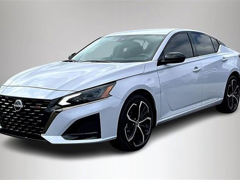 Certified 2024 Nissan Altima 2.5 SR image 2