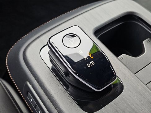 Certified 2024 Nissan Ariya AWD image 27