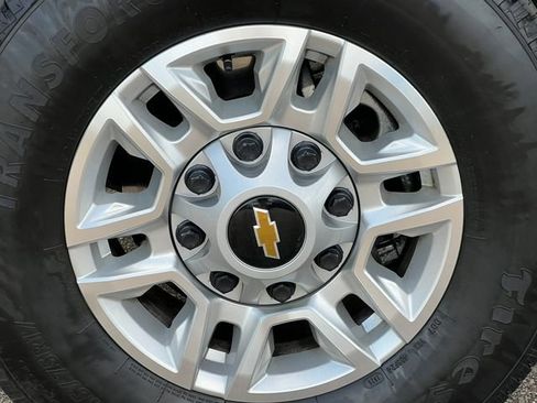 Used 2026 Chevrolet Silverado 2500 LT w/ Snow Plow Prep/Camper Package AWD/4WD image 11