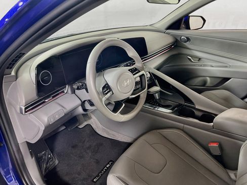 Used 2024 Hyundai Elantra SEL w/ Convenience Package FWD image 9
