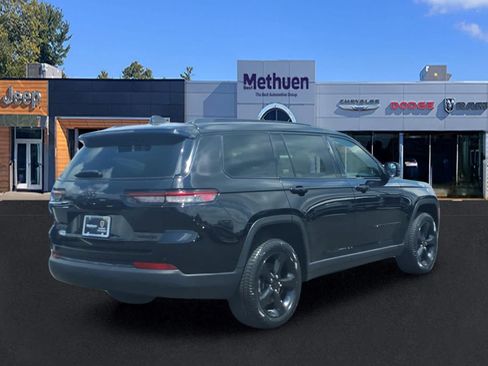 Used 2023 Jeep Grand Cherokee L Limited w/ Black Appearance Package AWD/4WD image 4