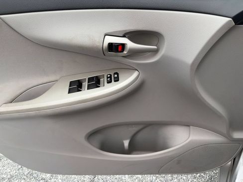 Used 2013 Toyota Corolla LE FWD image 14