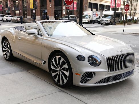 Used 2024 Bentley Continental GT image 3