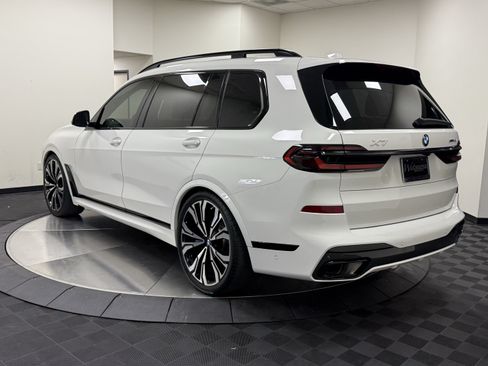 Used 2024 BMW X7 xDrive40i w/ M Sport Package AWD/4WD image 5