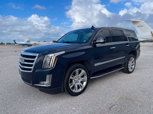 Used 2020 Cadillac Escalade Luxury RWD image 5