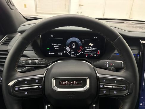 Used 2025 GMC Acadia AT4 w/ LPO, Floor Liner Package AWD/4WD image 17