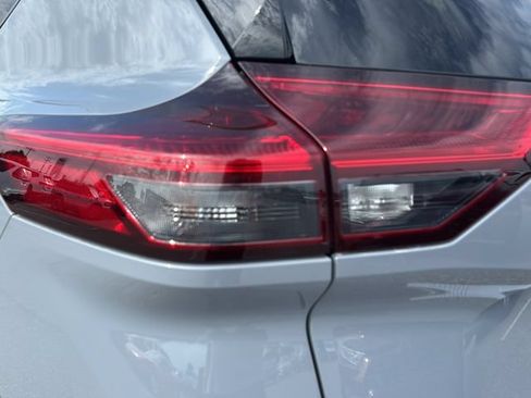 Used 2025 Nissan Rogue Platinum FWD image 11