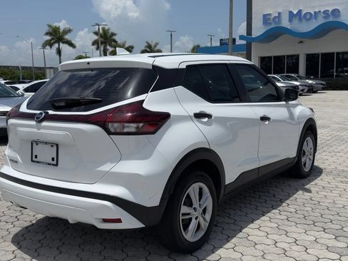 Used 2021 Nissan Kicks S FWD image 11