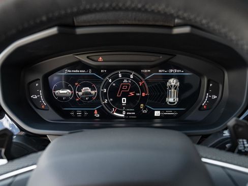 Used 2025 Lamborghini Urus SE image 54