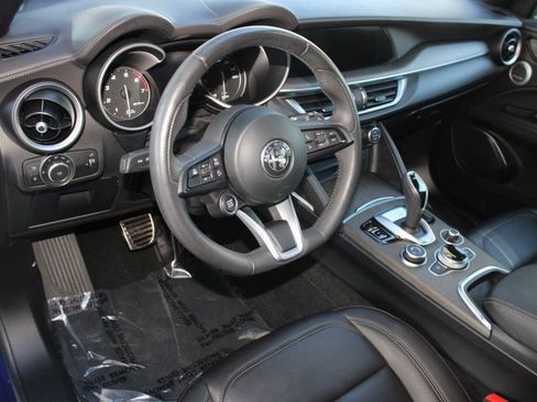 Used 2022 Alfa Romeo Stelvio Ti image 4