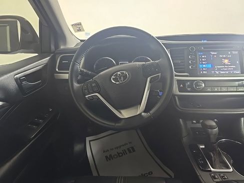 Used 2019 Toyota Highlander SE image 7