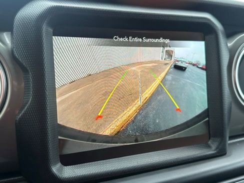 Used 2023 Jeep Wrangler Sahara image 33