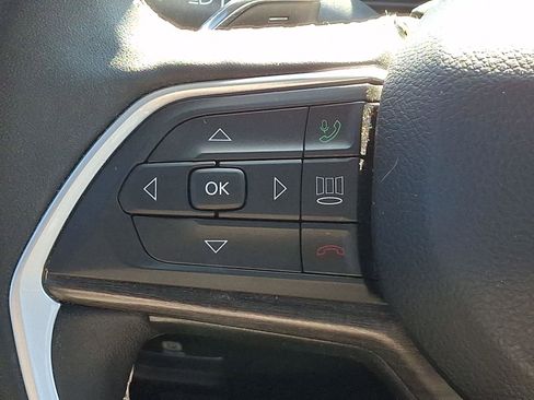 Used 2023 Jeep Grand Cherokee Limited w/ Black Appearance Package image 22