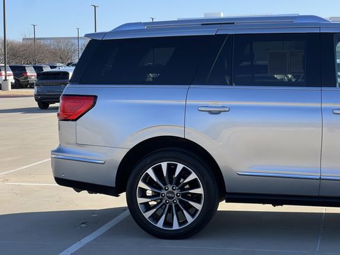 Used 2021 Lincoln Navigator Reserve image 10