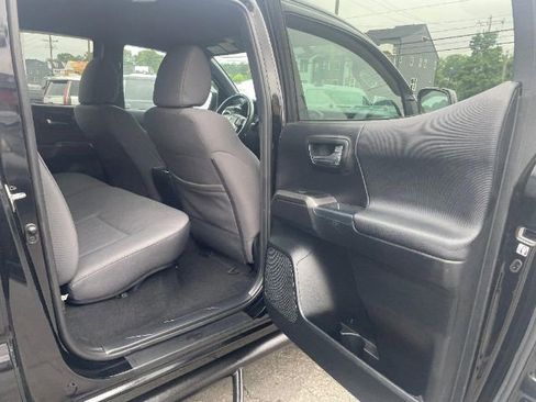 Used 2017 Toyota Tacoma TRD Off-Road w/ Tow Package (A/T) image 22