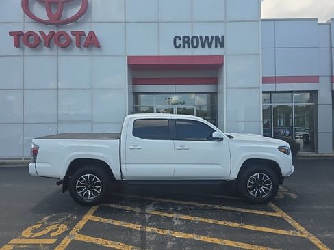 Used 2021 Toyota Tacoma TRD Sport w/ TRD Premium Sport Package AWD/4WD image 2