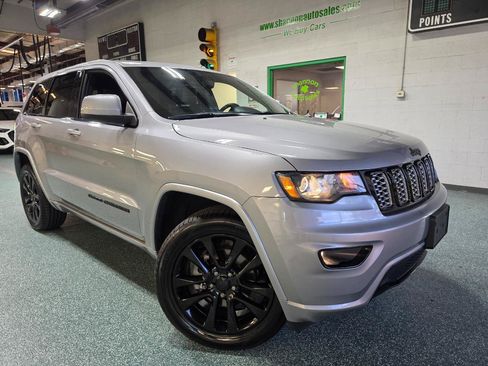 Used 2019 Jeep Grand Cherokee Altitude AWD/4WD image 14
