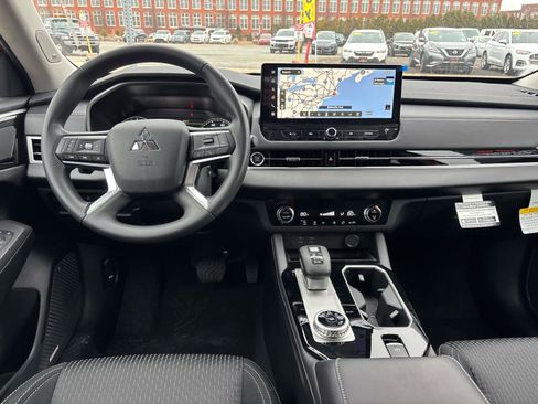 New 2026 Mitsubishi Outlander ES image 5