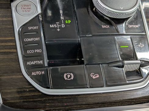 Used 2021 BMW X7 xDrive40i w/ Premium Package image 19