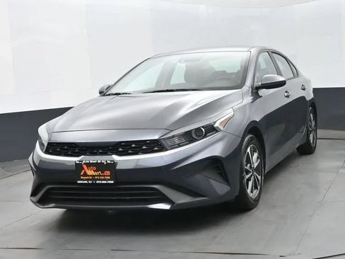 Used 2023 Kia Forte LXS FWD image 1