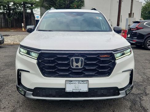 Used 2023 Honda Pilot TrailSport image 2
