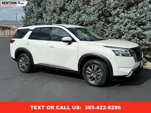 Used 2025 Nissan Pathfinder SV image 12