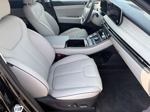 Certified 2025 Hyundai Palisade Calligraphy FWD image 13