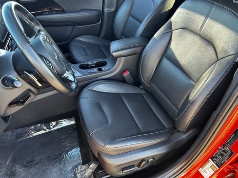 Certified 2022 Kia Niro Touring Special Edition image 19
