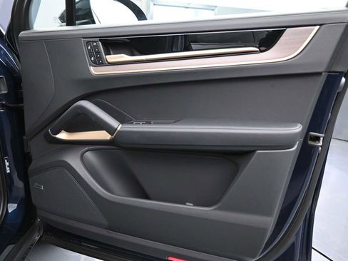 New 2026 Porsche Cayenne image 23