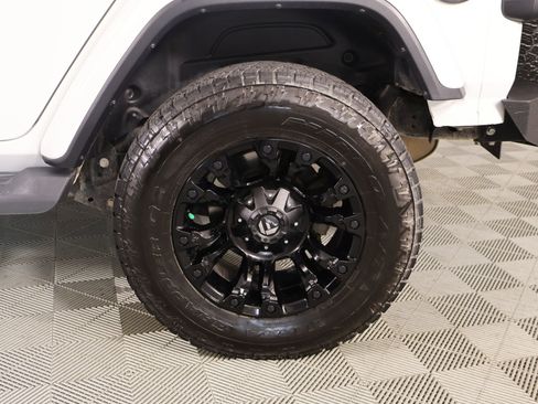 Used 2019 Jeep Wrangler Unlimited Sahara image 17