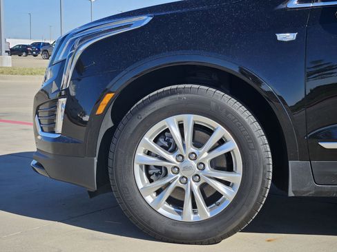 New 2025 Cadillac XT5 Luxury image 11